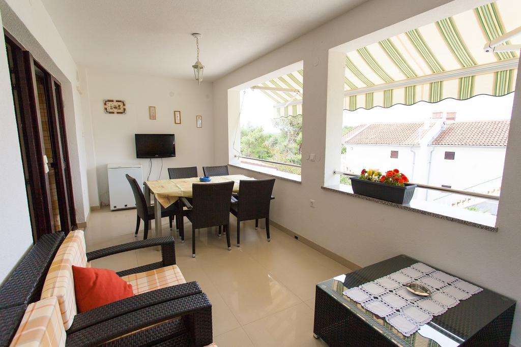 Apartman Kondic Omisalj Bilik gambar