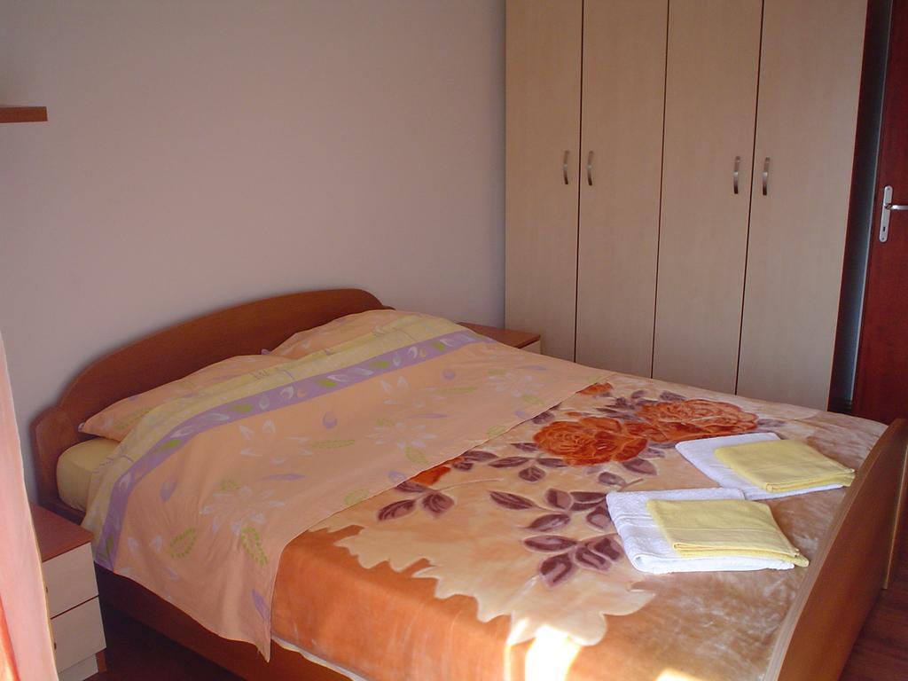 Apartman Kondic Omisalj Bilik gambar